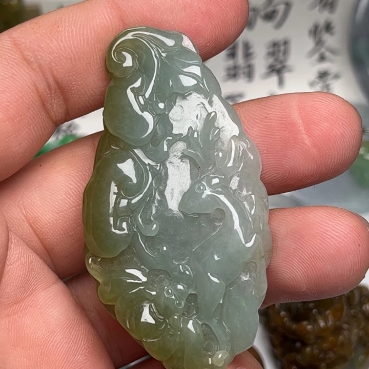 翡翠未镶嵌颈饰鹿