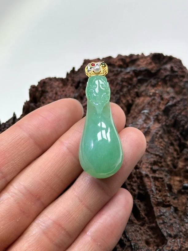 缅甸翡翠翠色如意凤凰吊坠