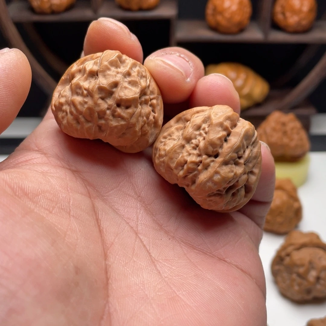 文玩核桃吊坠蛤蟆头核桃 36