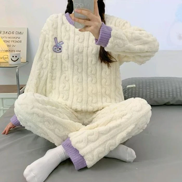 宽松加厚女士睡衣珊瑚绒提花家居服保暖法兰绒简约秋冬季长袖卡通