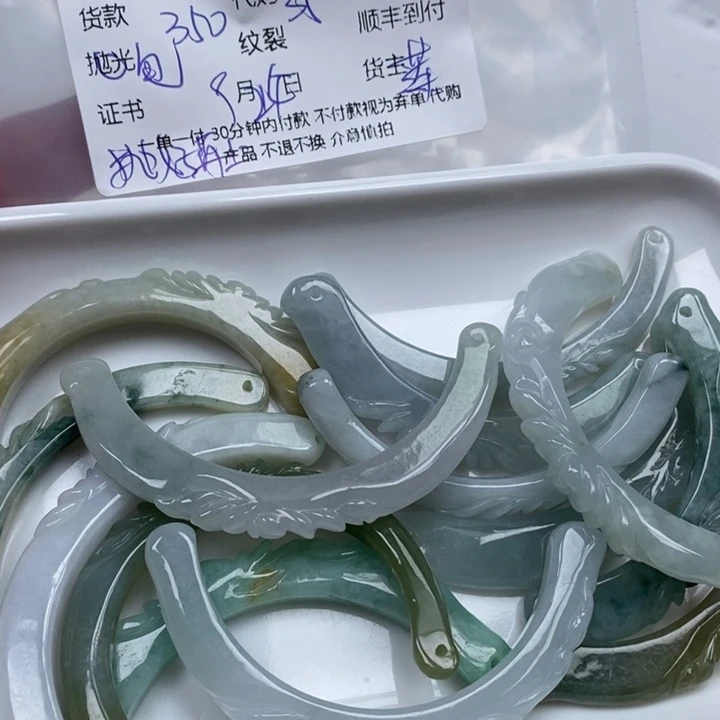 梦***呀翡翠未镶嵌颈饰天然翡翠