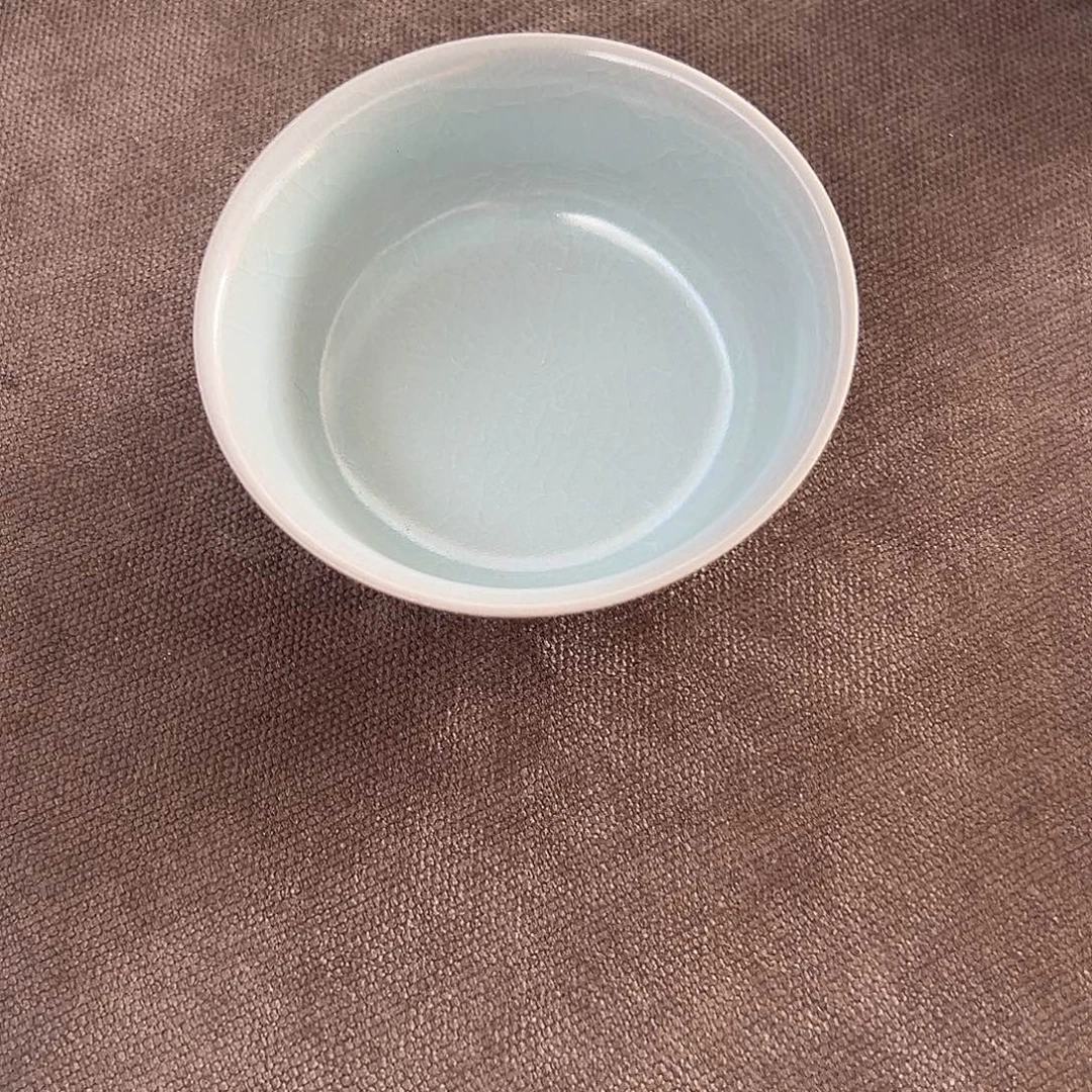 何***色杯仿古月白卷足碗杯