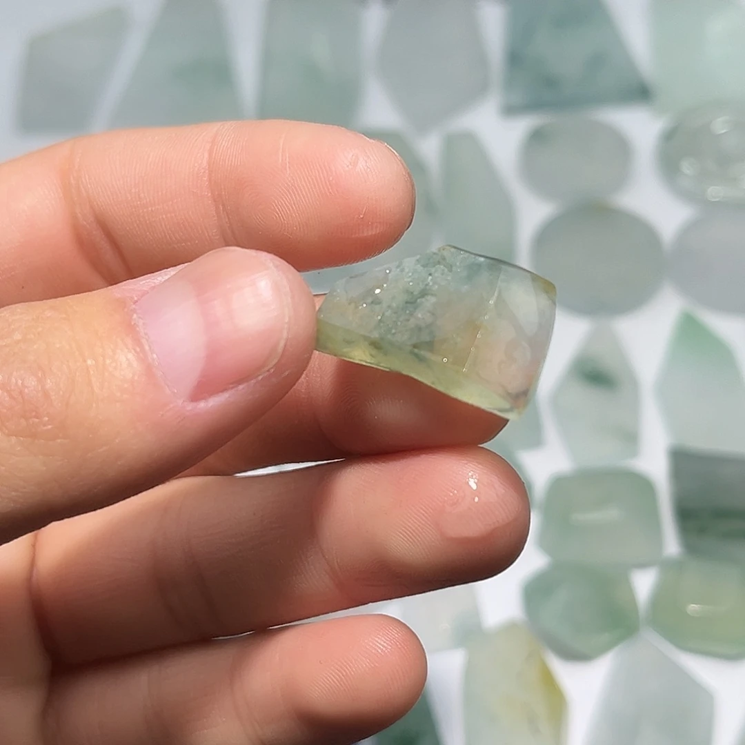 翡翠未镶嵌颈饰6788