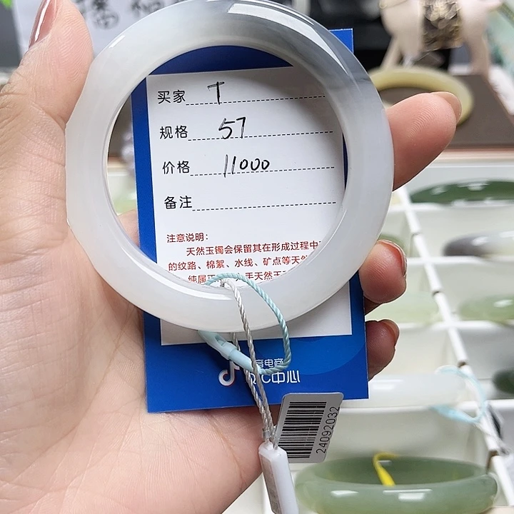 和田玉手镯未镶嵌乘****姐