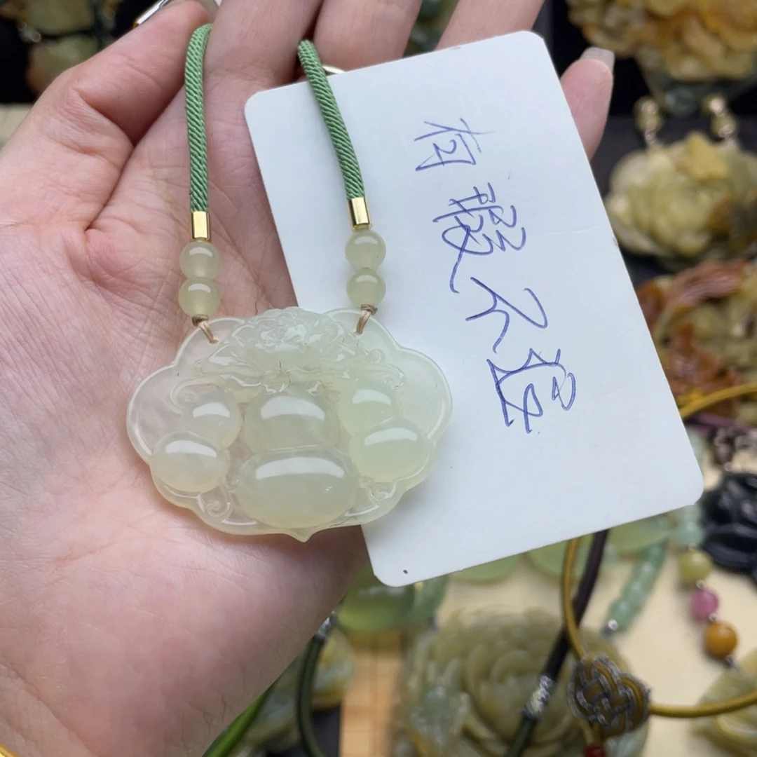 蛇纹石玉颈饰未镶嵌