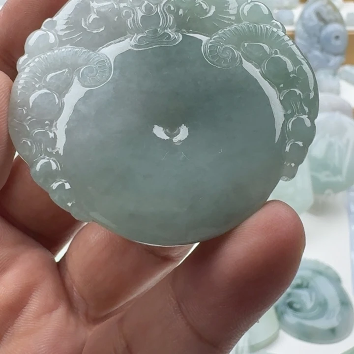 翡翠未镶嵌颈饰天然缅甸A货翡翠