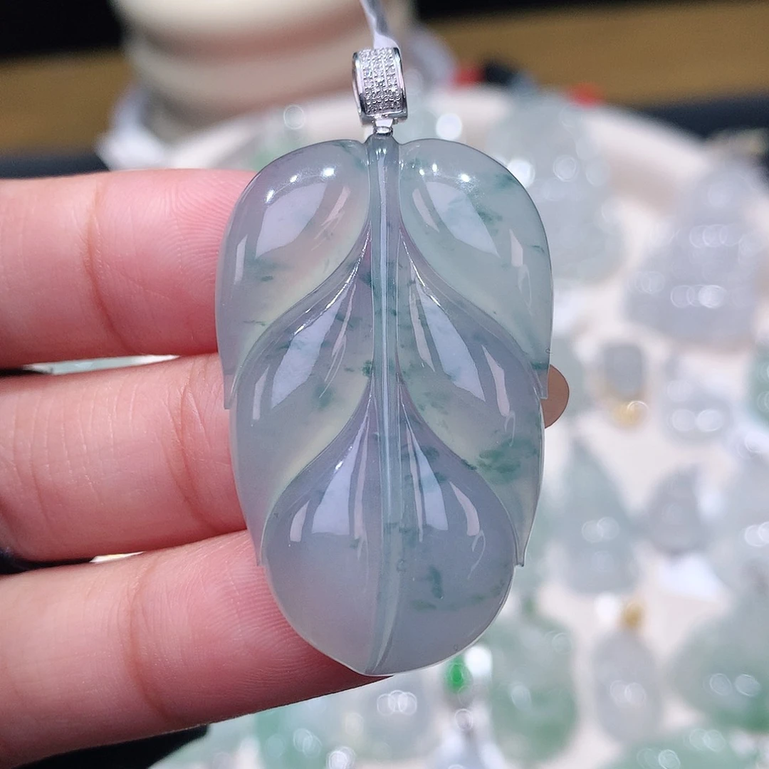 颈饰18K金镶嵌翡翠叶子