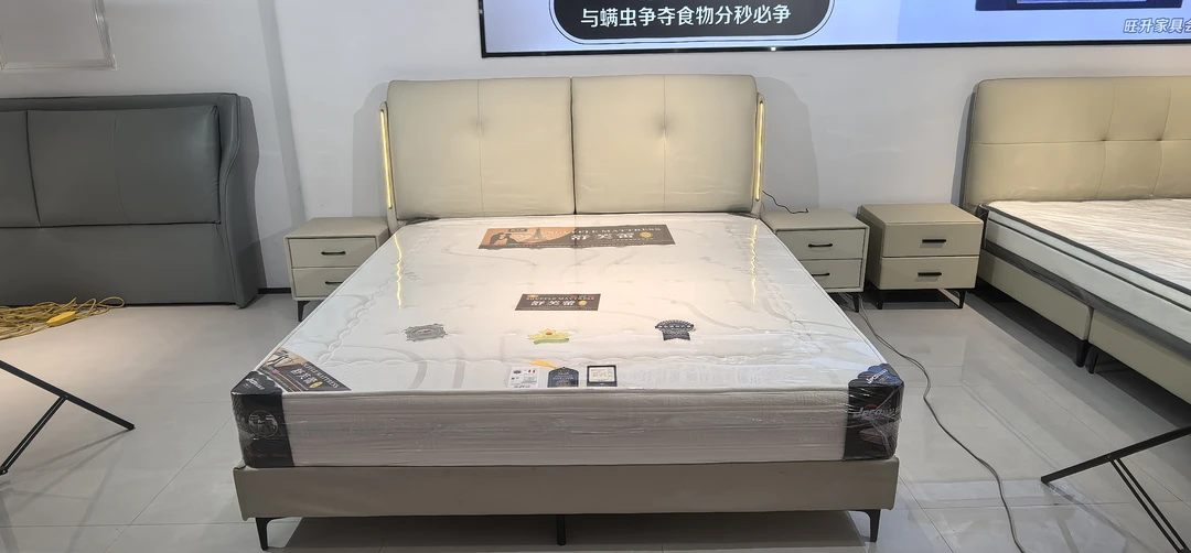 简约时尚浅灰色主卧极简北欧智能夜灯软床床头柜双人床大床皮艺