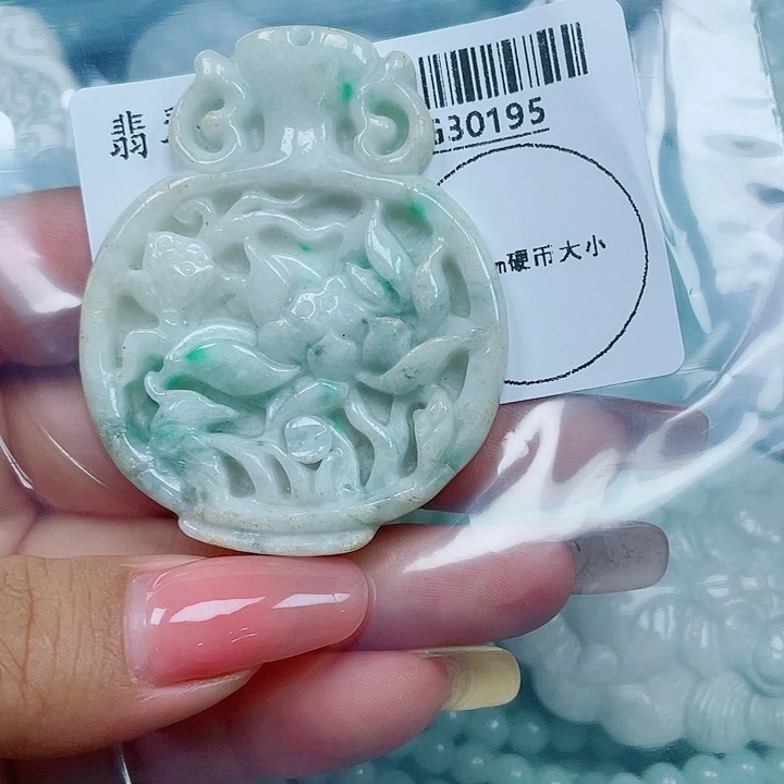 吊坠(不含链)未镶嵌翡翠