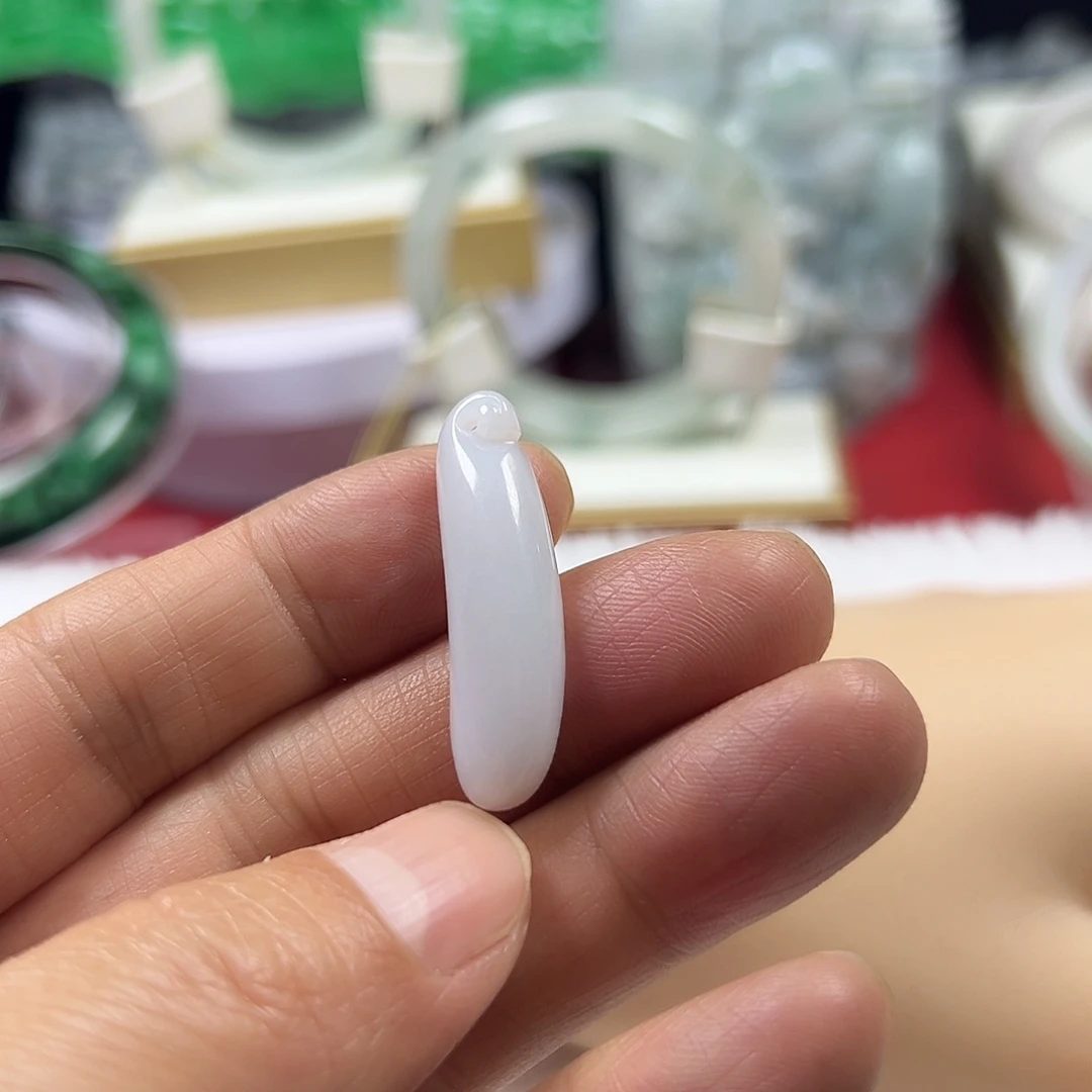 颈饰未镶嵌翡翠香瓜