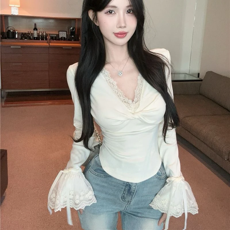 蕾丝拼接扭结v领长袖T恤女秋冬喇叭袖修身内搭纯欲显瘦打底衫上衣