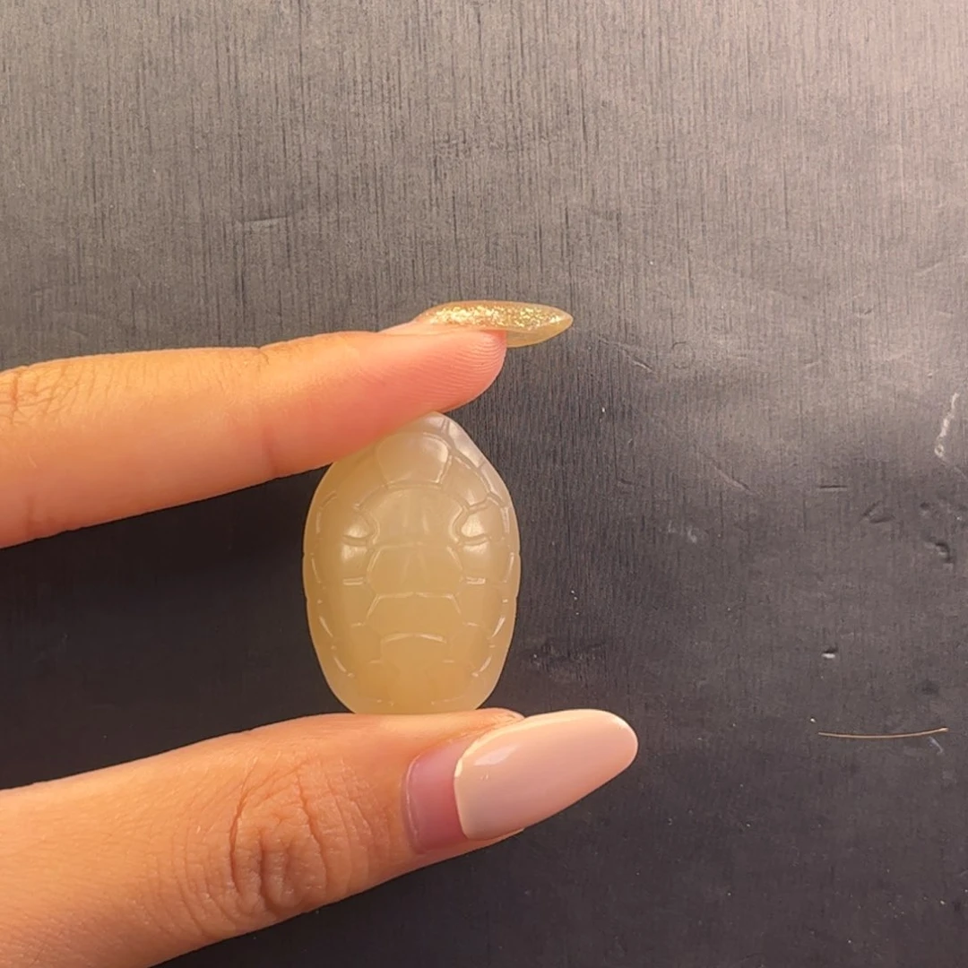 止***川石英质玉吊坠未镶嵌