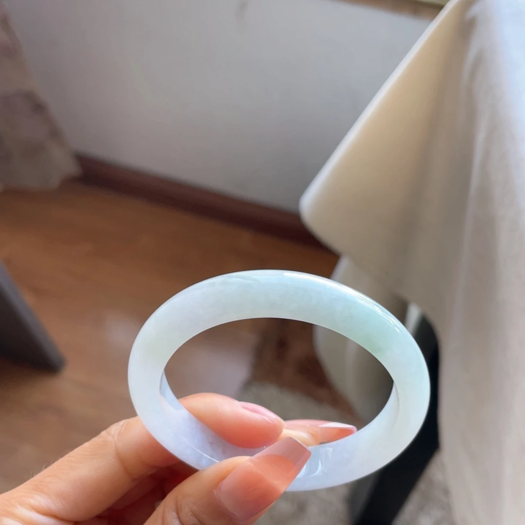 翡翠手镯未镶嵌贵妃