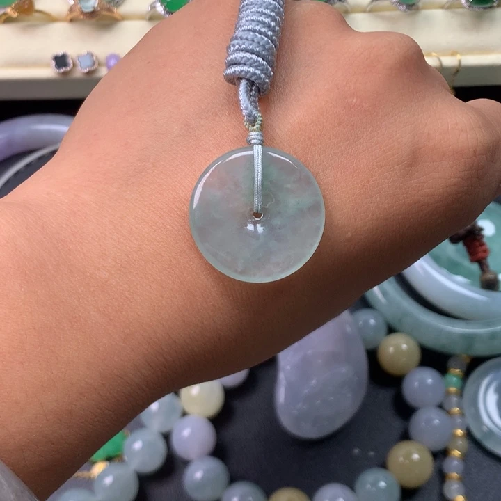 翡翠未镶嵌颈饰平安扣