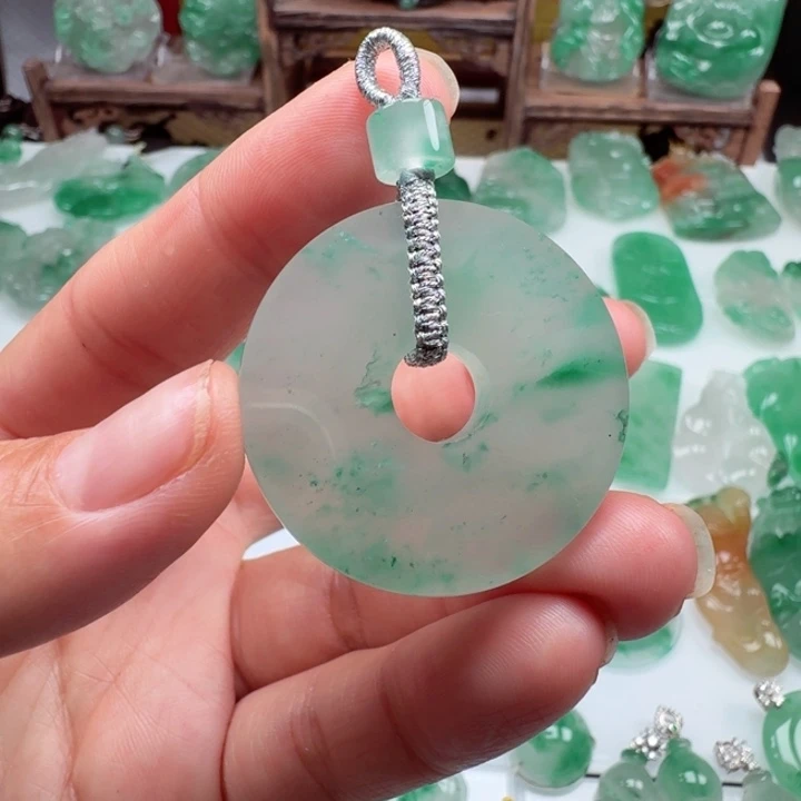 颈饰未镶嵌石英质玉