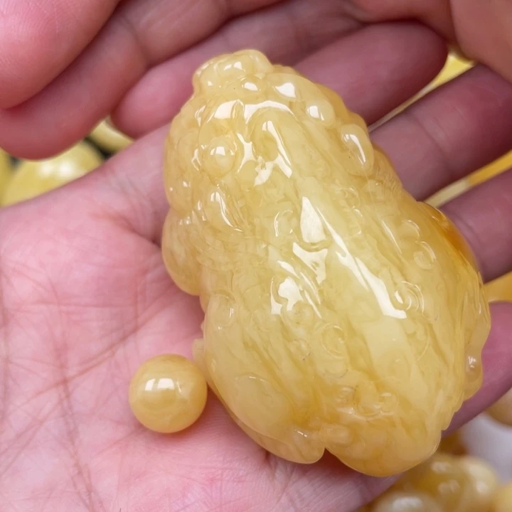 裸石蜜蜡未镶嵌蜜蜡貔貅吊坠重47克