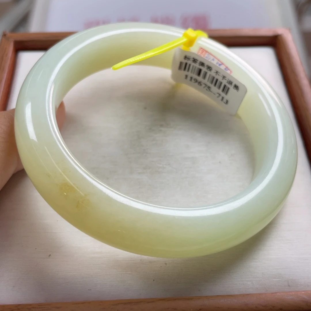 【闪购商品】和田玉手镯未镶嵌55.9。8