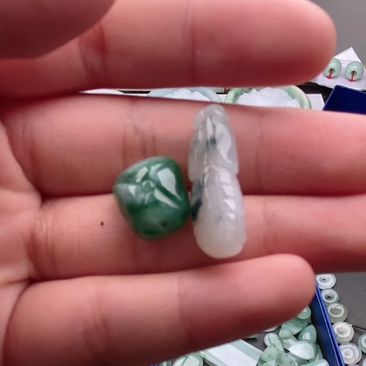 翡翠吊坠(不含链)未镶嵌?****暖