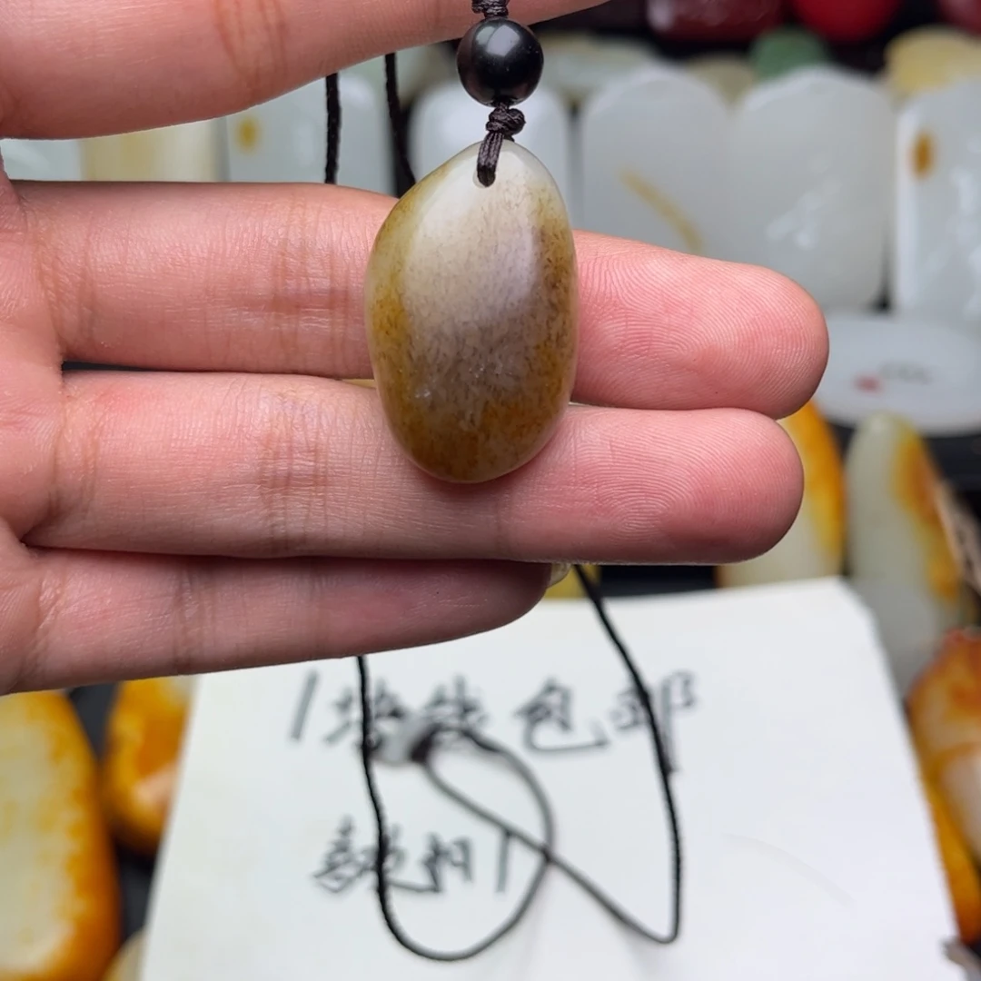 和田玉（糖玉）未镶嵌颈饰