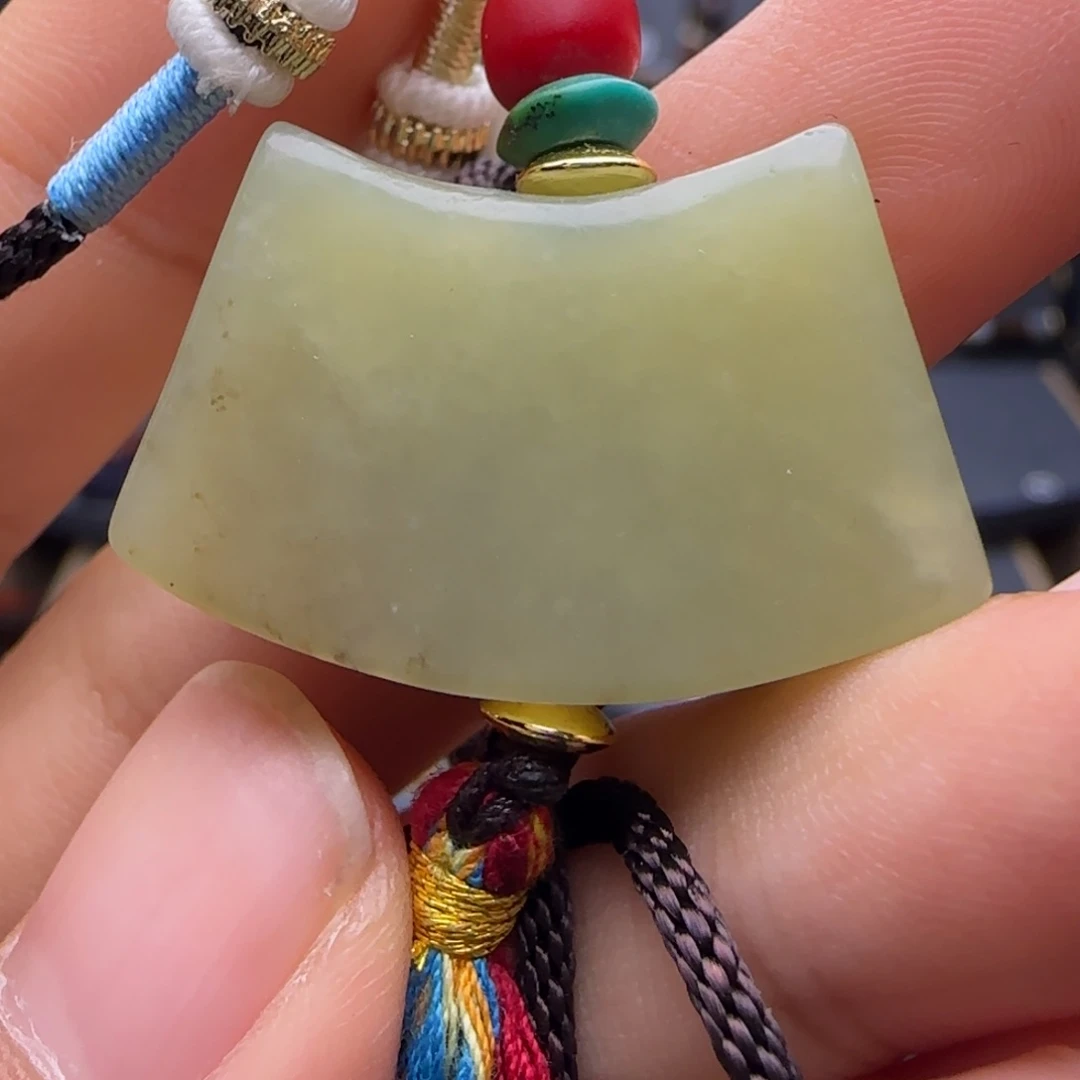 颈饰未镶嵌和田玉（糖玉）