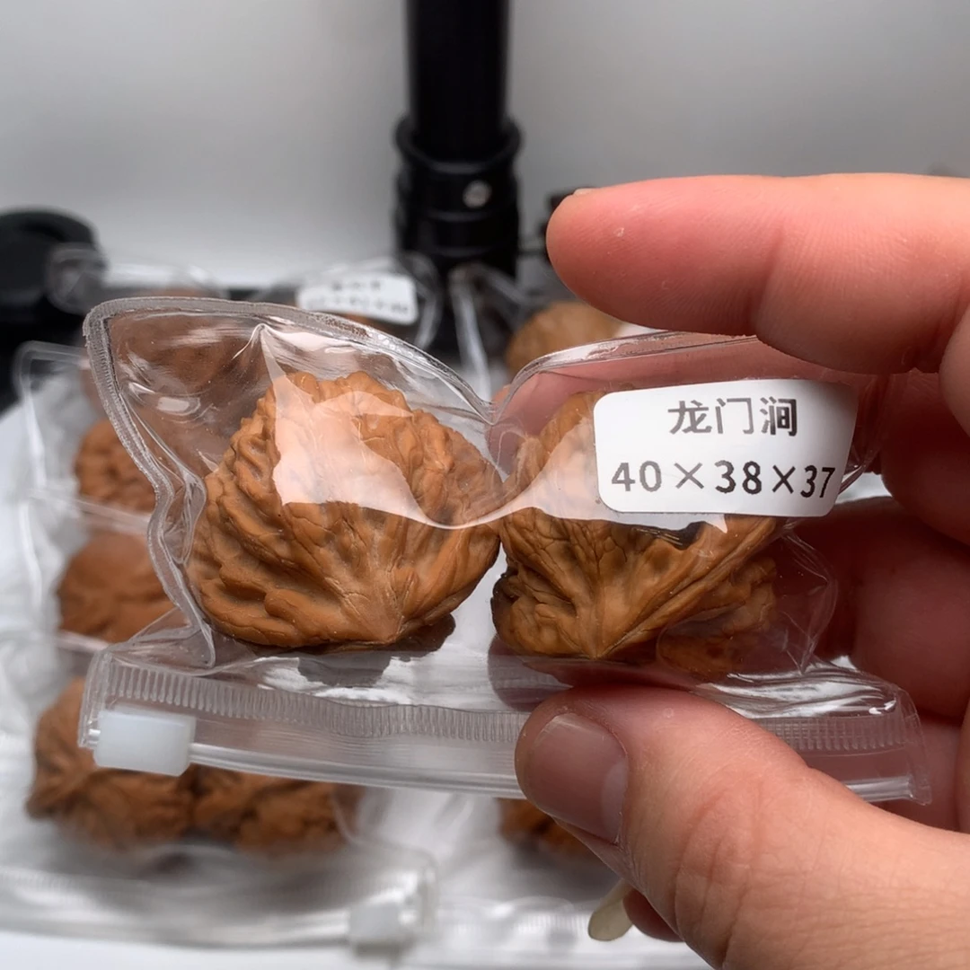 文玩核桃吊坠龙门涧