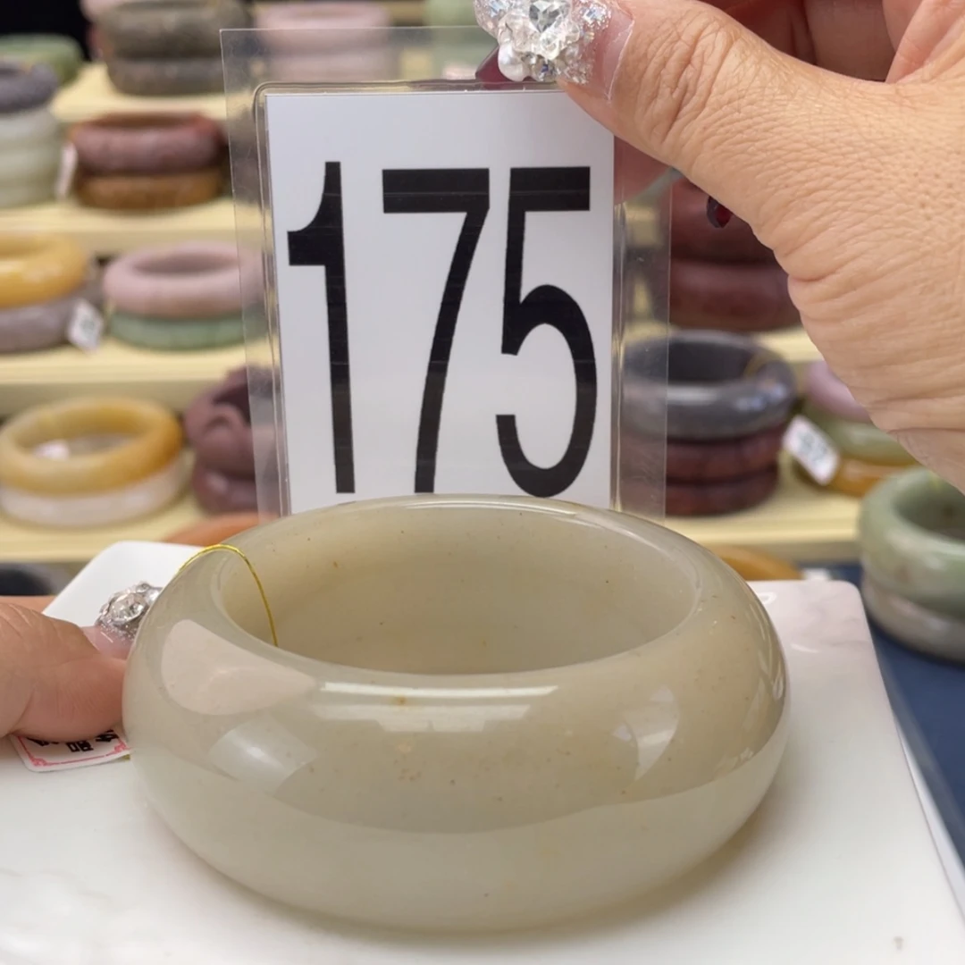 【闪购商品】石英质玉手镯未镶嵌