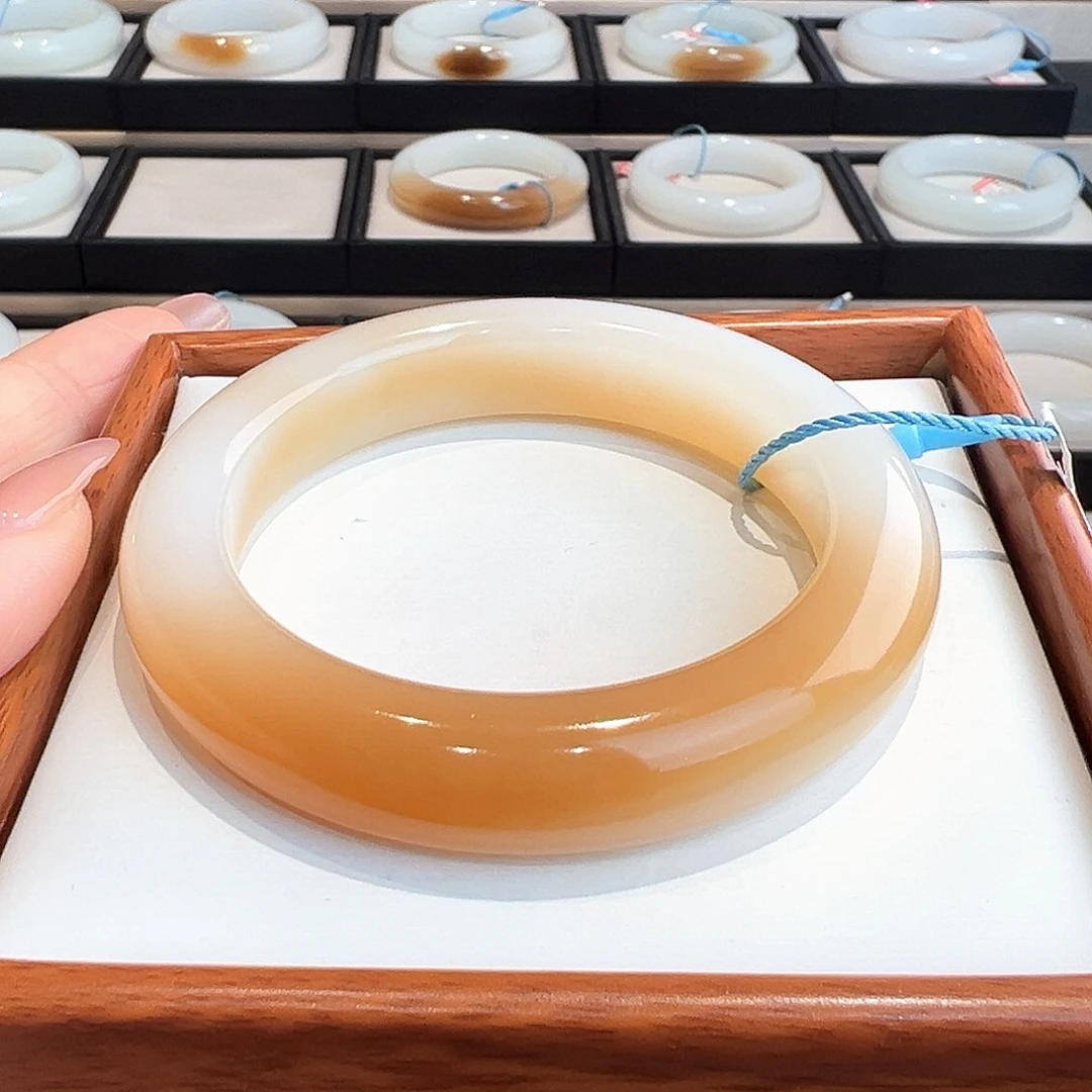 和田玉（糖玉）未镶嵌手镯