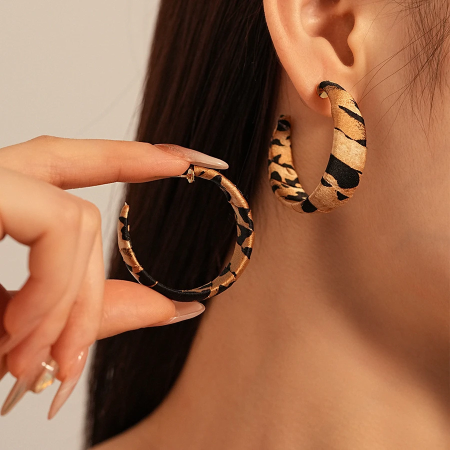 非金属布艺耳饰 秋冬复古布艺豹纹几何花瓣钢针耳环欧美个性气质