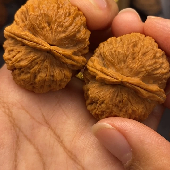 文玩核桃把件40尺铁狮子