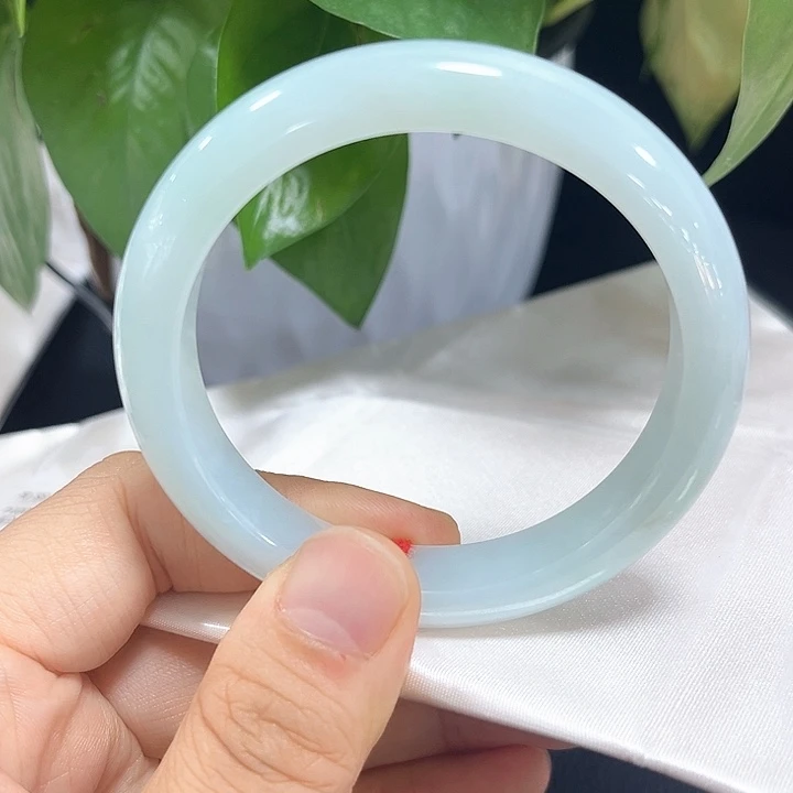 翡翠手镯未镶嵌翡翠手镯