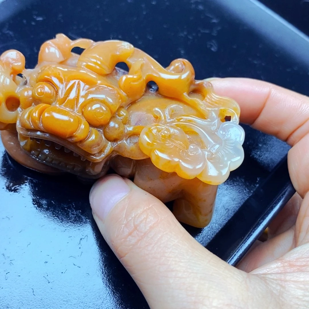石英质玉(黄龙玉)未镶嵌颈饰