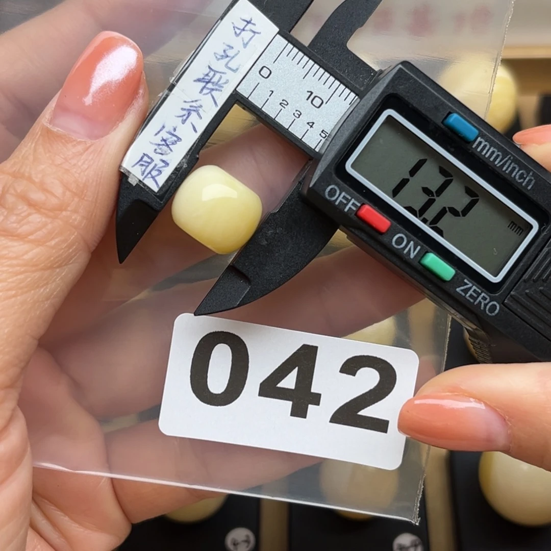 蜜蜡裸石未镶嵌A**.蜜蜡