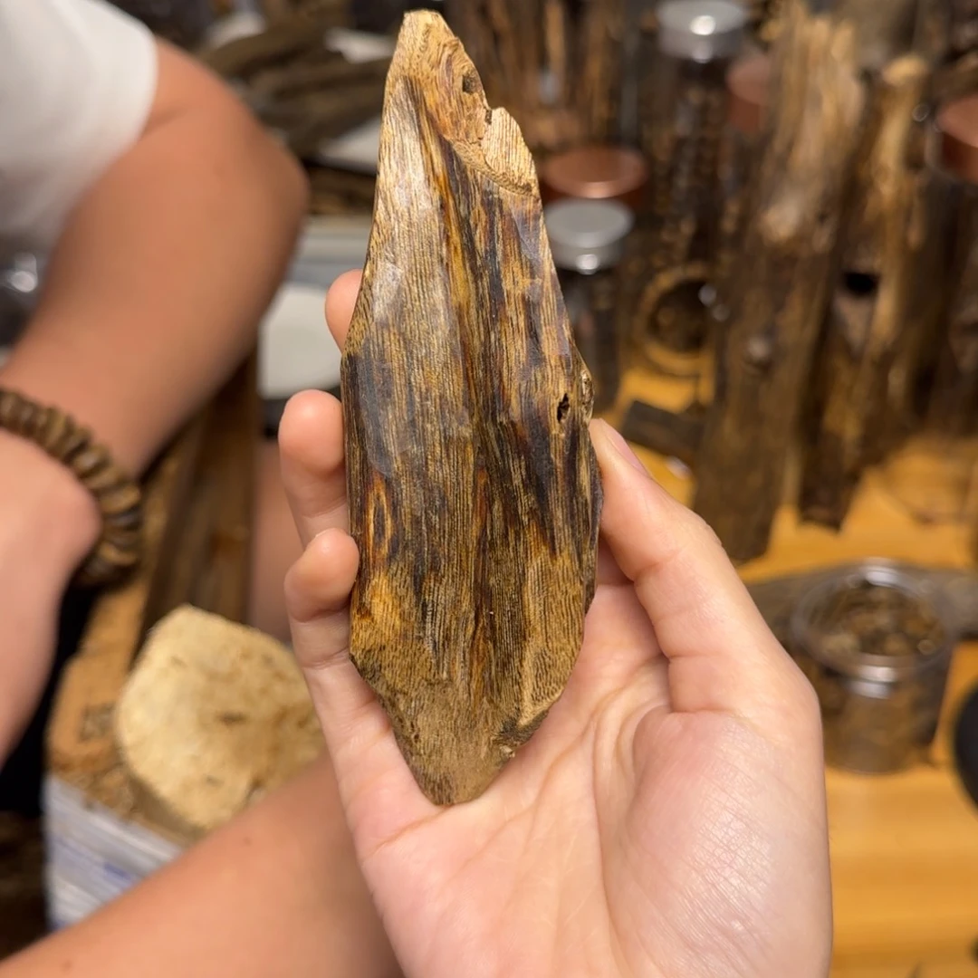 沉香碎屑沉香红棋块料33克