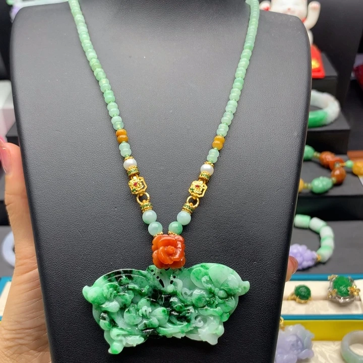 颈饰未镶嵌翡翠翡翠花牌蝴蝶