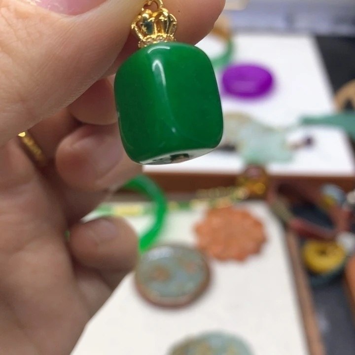 颈饰未镶嵌翡翠吊坠