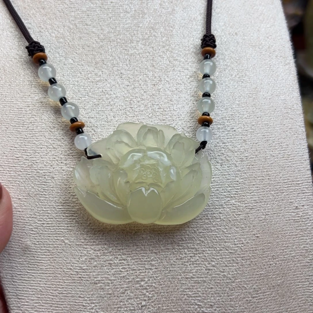 岫玉未镶嵌颈饰岫玉牡丹花