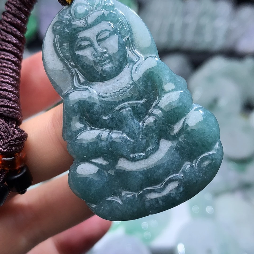 翡翠未镶嵌颈饰6。