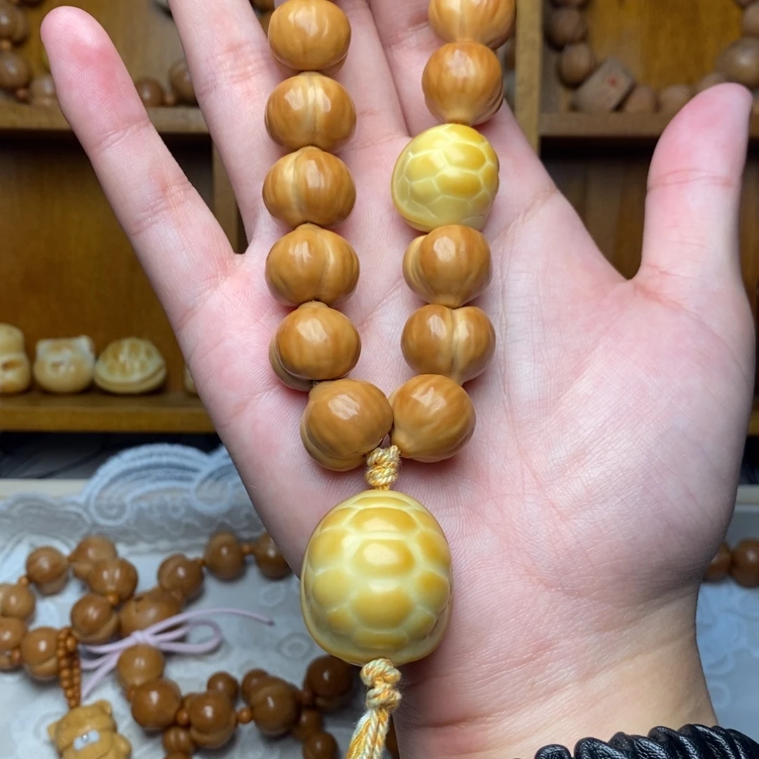 猴头核桃把件屁桃