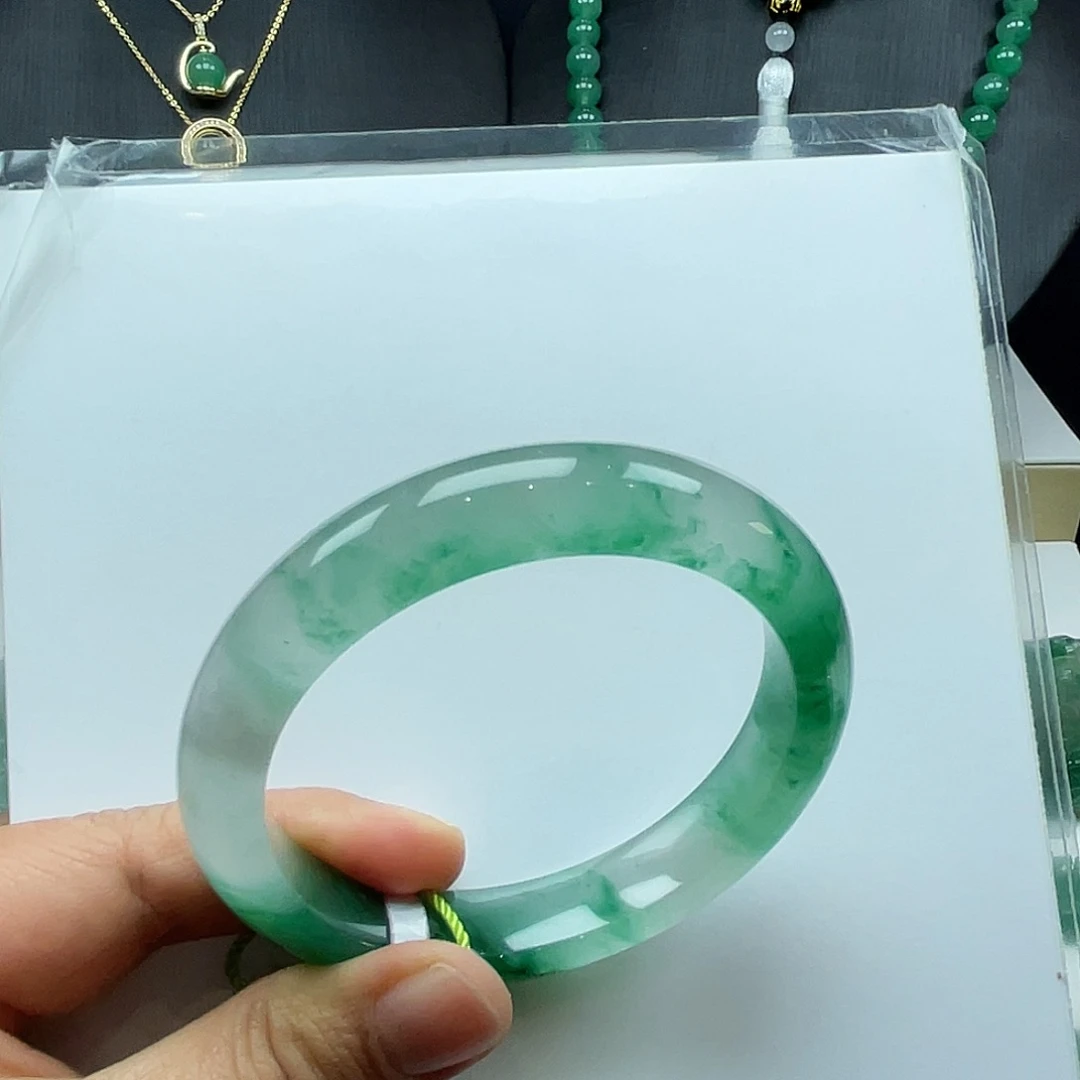 未镶嵌手镯石英质玉