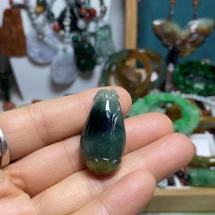 心***惜翡翠未镶嵌吊坠(赠链)