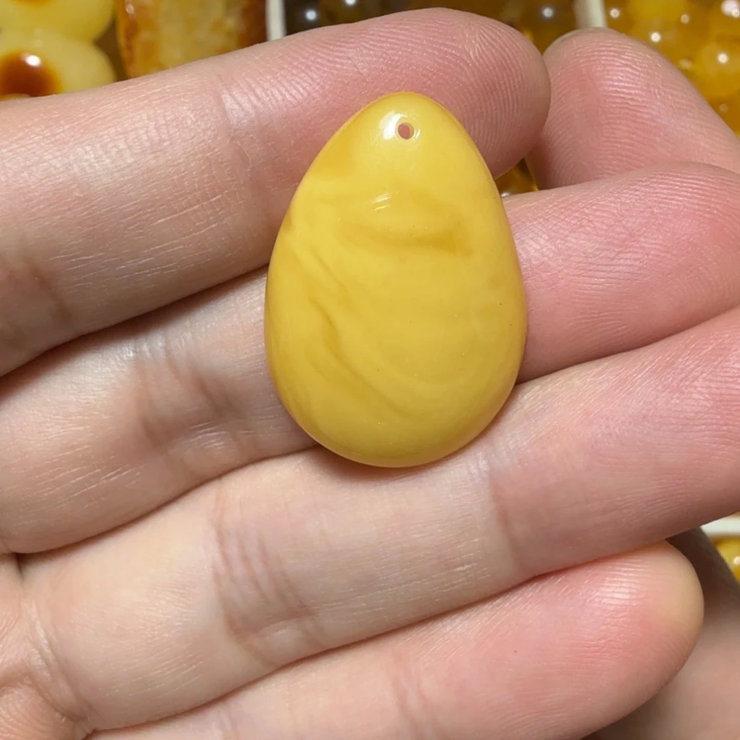 裸石琥珀未镶嵌成品