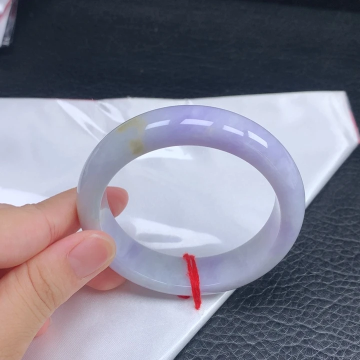 欣***吖翡翠手镯未镶嵌。。