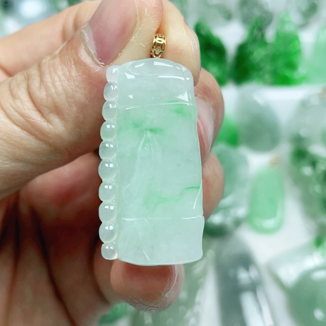 翡翠吊坠(不含链)18K金镶嵌