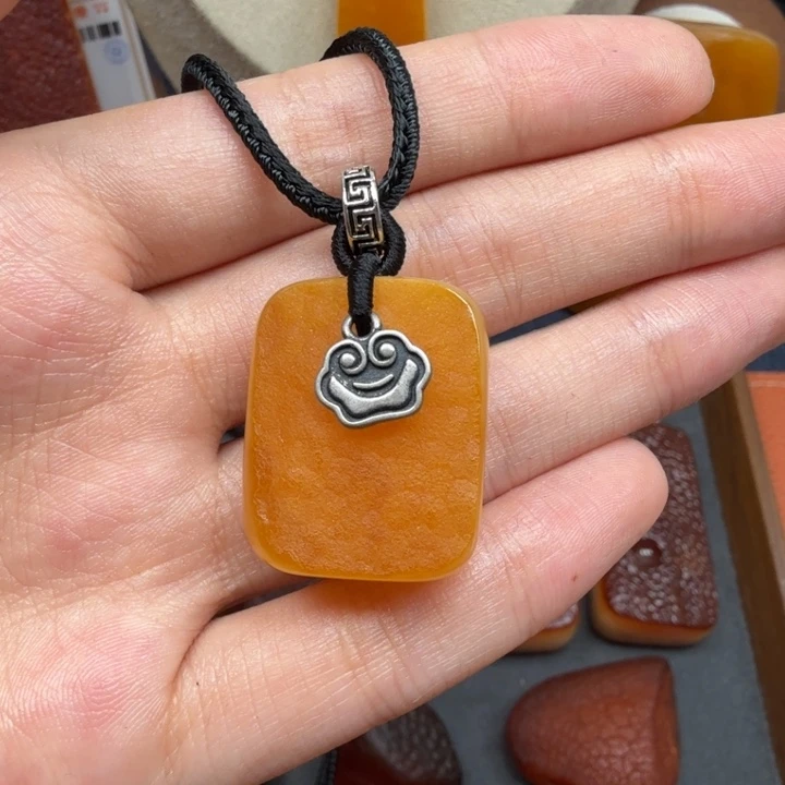 蜜蜡未镶嵌吊坠(赠链)