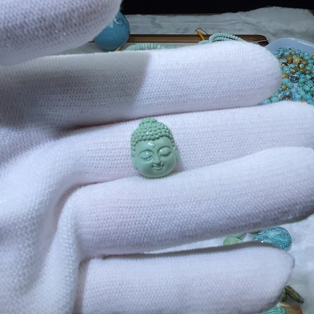 杨***丫绿松石未镶嵌珠宝奇石