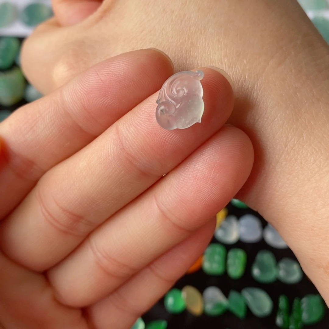 定制翡翠未镶嵌如意