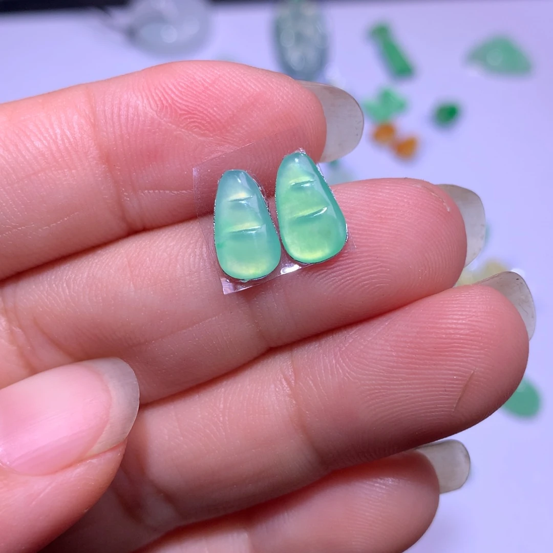 翡翠未镶嵌颈饰豆