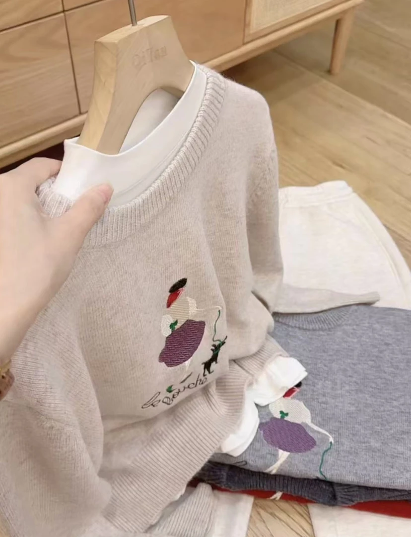 七言家 米色跳舞女孩圆领毛衣2
