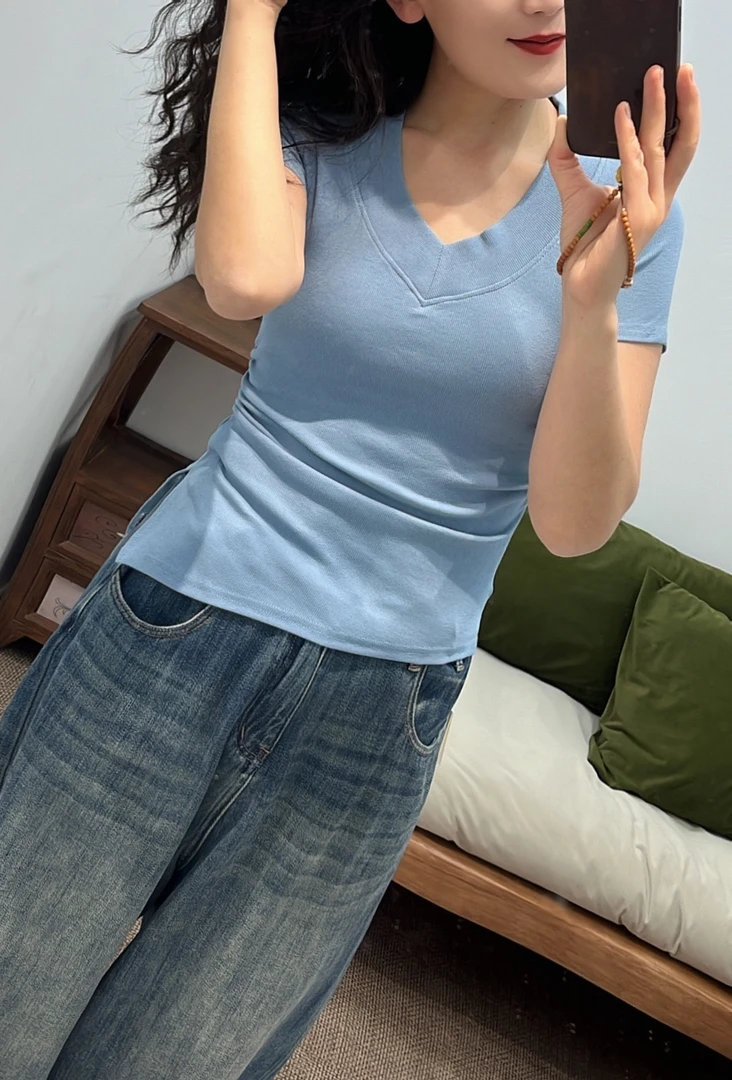 夏季修身款V领短袖