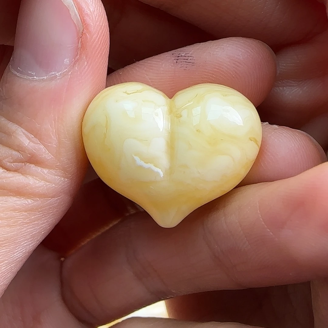 蜜蜡未镶嵌珠宝奇石